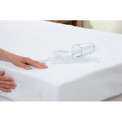 Как почистить матрас от пятен и запаха?